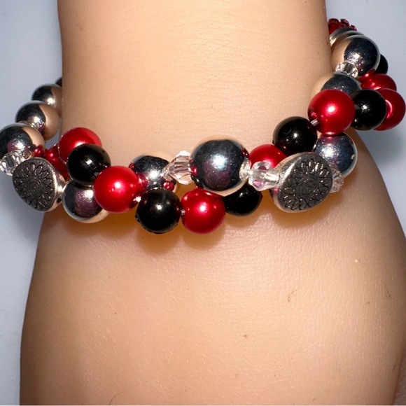 Red & Black Pearl Twisted Beaded Bracelet - Picture 1 of 6